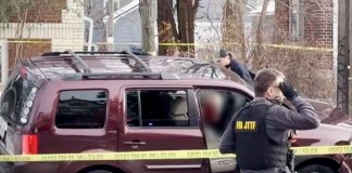 Una mujer murió tras recibir disparos de agentes del Servicio de Inmigración y Control de Aduanas (ICE, en inglés). Foto La Hora: EFE
