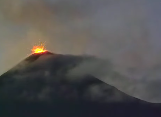 Actividad de volcán de fuego provoca caída de ceniza en comunidades aledañas. Foto La Hora: AfarTV