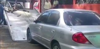 La PMT consignó vehículos abandonados en la vía púbica que obstaculizaban espacios en la zona 7. Foto La Hora: captura de pantalla PMT