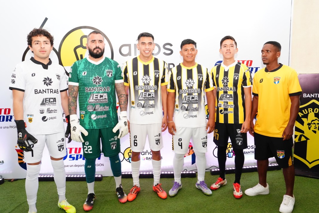 Presentación de equipaciones de Aurora F.C. par Torneo Clausura 2026. Foto: Cortesía Bantrab.