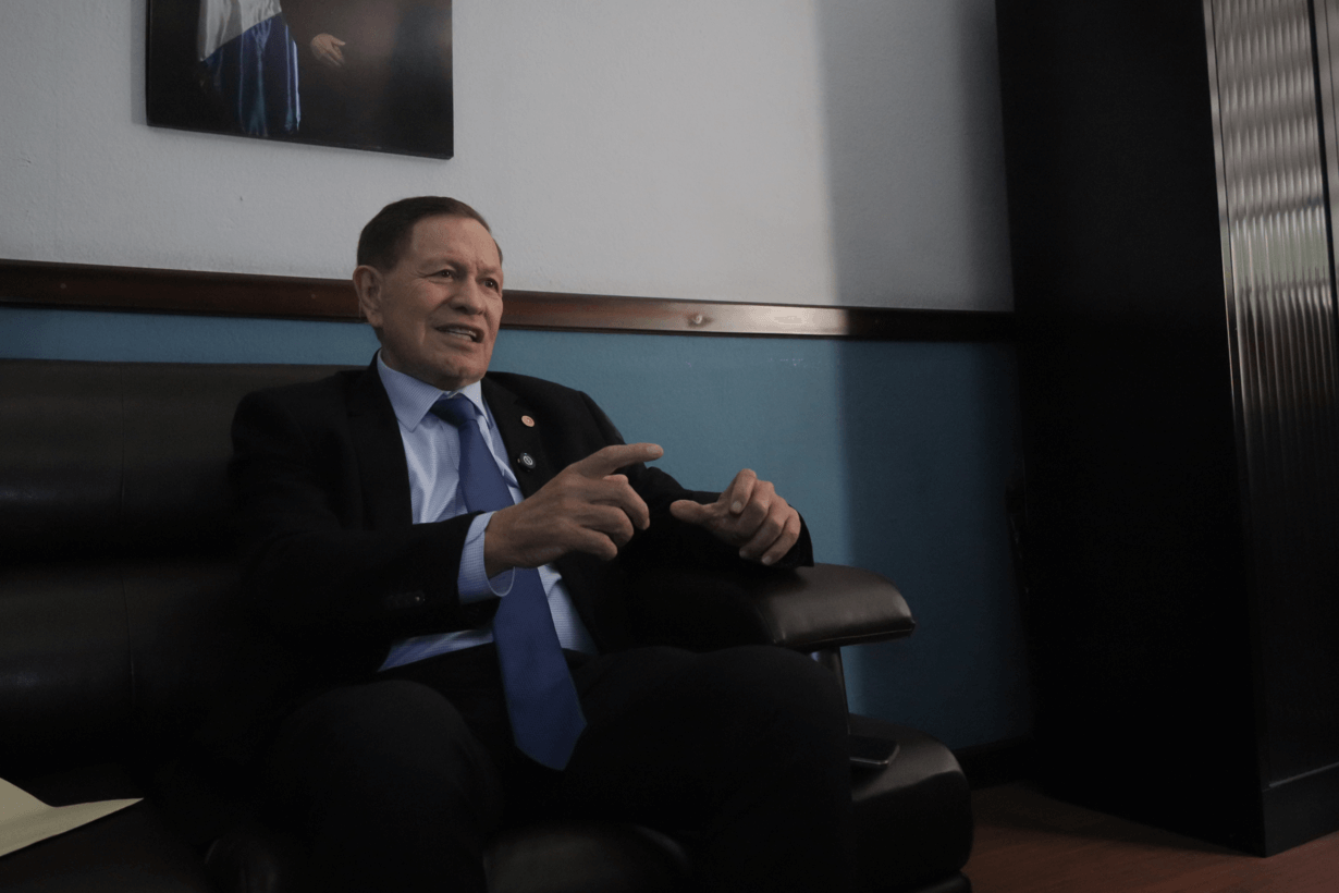 El presidente del Congreso 2027, Luis Contreras, comparte las prioridades a impulsar desde su mandato. Foto: La Hora / Daniel Ramírez