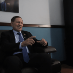 El presidente del Congreso 2027, Luis Contreras, comparte las prioridades a impulsar desde su mandato. Foto: La Hora / Daniel Ramírez