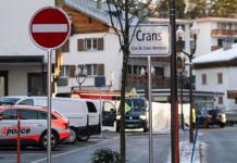 Bengalas en botellas de Champán podrían ser la causa del incendio en discoteca de Suiza Agentes de policía se encuentran cerca del lugar donde se declaró un incendio en el bar y salón Le Constellation tras una explosión en la madrugada de Nochevieja, en Crans-Montana, Suiza, el 1 de enero de 2026. Foto: La Hora/ EFE/EPA/ALESSANDRO DELLA VALLE