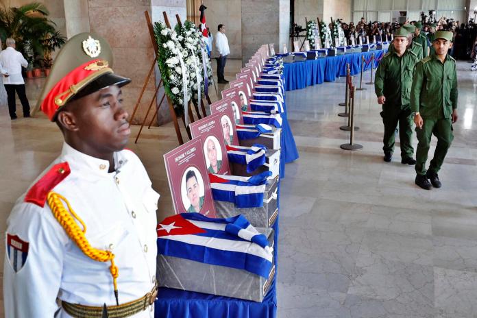 Cuba despide a los 32 militares muertos en Venezuela: Cubanos rinden homenaje a los militares fallecidos en La Habana.