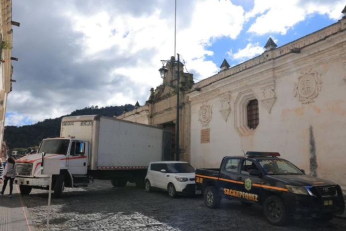 Traslado de obras del Museo de Arte Colonial por parte del MP. Foto La Hora: MCD
