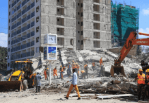 Colapsa edificio de 16 niveles en Nairobi, socorristas buscan posibles víctimas Un equipo de rescate trabaja en el lugar del derrumbe de un edificio en Nairobi, Kenia, el viernes 2 de enero de 2026. Foto: La Hora/ africanews/ The Associated Press.