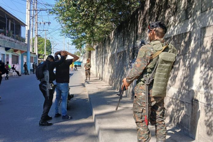 Ejército de Guatemala realizando patrullajes ante posibilidad de Estado de Sitio. Foto La Hora: Ejército de Guatemala