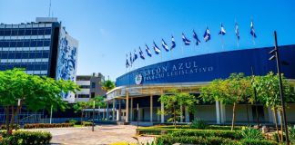 El Salvador: Congreso avala bono salarial del 50% en enero propuesto por Bukele.