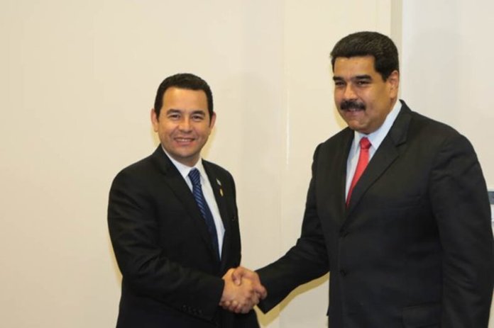 El saludo entre Nicolás Maduro y Jimmy Morales, y el ofrecimiento que hizo cuando era presidente