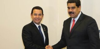 El saludo entre Nicolás Maduro y Jimmy Morales, y el ofrecimiento que hizo cuando era presidente