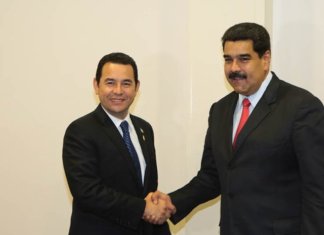 El saludo entre Nicolás Maduro y Jimmy Morales, y el ofrecimiento que hizo cuando era presidente