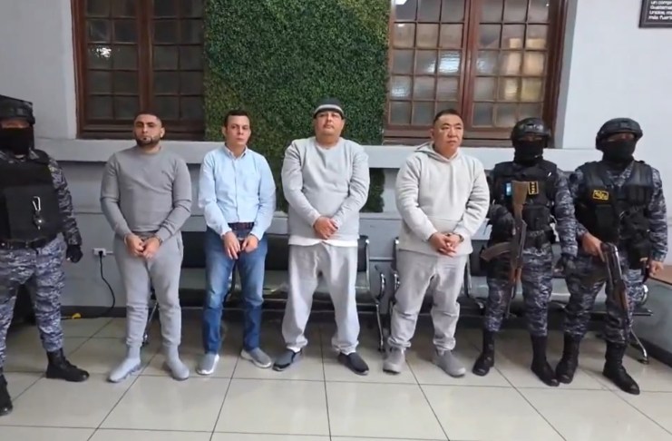 SP traslada a cuatro privados de libertad a la FAG para proceso de extradición. Foto La Hora: SP.