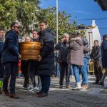 Familiares y amigos asisten a la misa funeral en memoria de los cuatro miembros de la familia Zamorano-Álvarez fallecidos el pasado domingo en el trágico accidente ferroviario que tuvo lugar en Adamuz. Foto La Hora: EFE