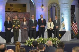 Guatemala firma acuerdo de US$100 millones con EE. UU. para seis proyectos prioritarios y ferrovías