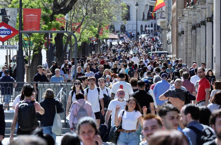 España abre proceso para regularizar a medio millón de migrantes. Foto La Hora: France24.