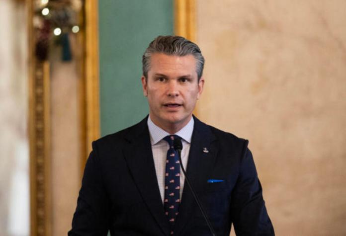 Imagen de archivo del secretario de Guerra de Estados Unidos, Pete Hegseth. Foto: La Hora/ EFE/ Orlando Barría