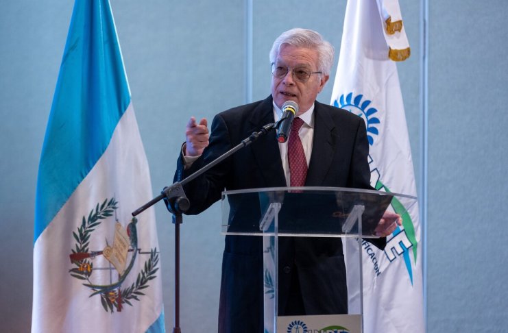 Luis Martínez renuncia a la gerencia general del INDE luego de dos años en el cargo.