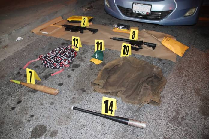 vehículo con fusiles