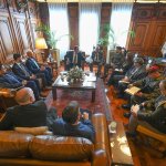 Arévalo sostiene reunión con funcionarios de Estados Unidos para colaboración en seguridad, inteligencia y militar.