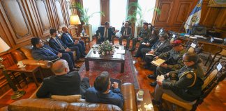 Arévalo sostiene reunión con funcionarios de Estados Unidos para colaboración en seguridad, inteligencia y militar.