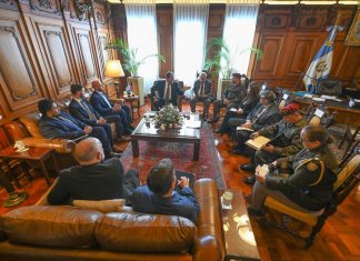 Arévalo sostiene reunión con funcionarios de Estados Unidos para colaboración en seguridad, inteligencia y militar.