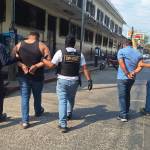 Capturan a nicaragüense con uniformes de la PNC y placas oficiales en Santa Lucía Cotzumalguapa. Foto La Hora: PNC