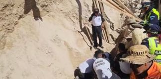 Uno de los compañeros de las víctimas les indicó que se retiraran ya, pero cinco minutos después un muro colapsó y sepultó a los dos trabajadores. Foto La Hora: Genesis News