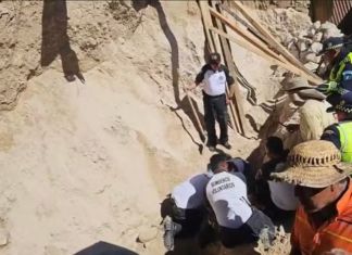 Uno de los compañeros de las víctimas les indicó que se retiraran ya, pero cinco minutos después un muro colapsó y sepultó a los dos trabajadores. Foto La Hora: Genesis News