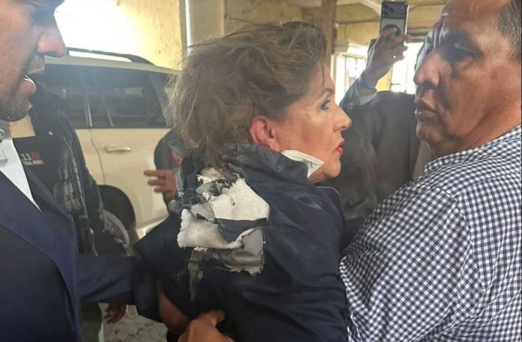 Luego de la explosión, la diputada Gladys Aurora López resultó con lesiones en la espalda. Foto La Hora: Paty Figueroa