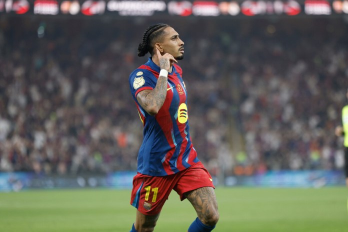 El FC Barcelona, con goles de Raphinha y Lewandowski, venció 3-2 al Real Madrid y se proclamó campeón de la Supercopa de España.