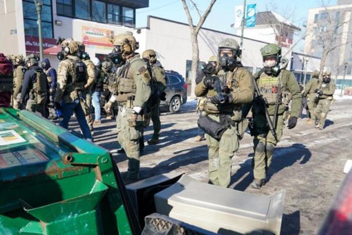 Minesota moviliza a la Guardia Nacional tras muerte de hombre a manos de agentes federales