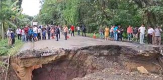 Hundiemiento de tierra registrado en la aldea La Libertad, Izabal. Foto La Hora: Conred