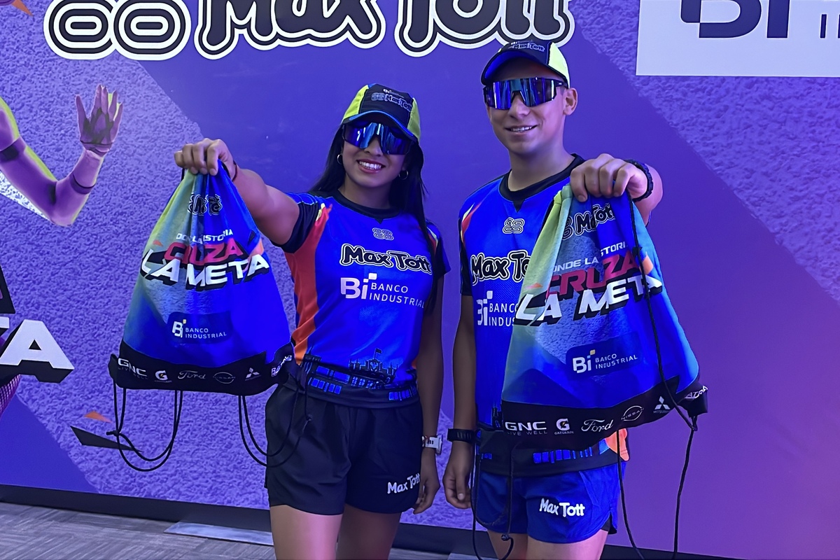 Kit que se entregará a los participantes de la Media Maratón 2026. Foto: La Hora/ José Orozco.