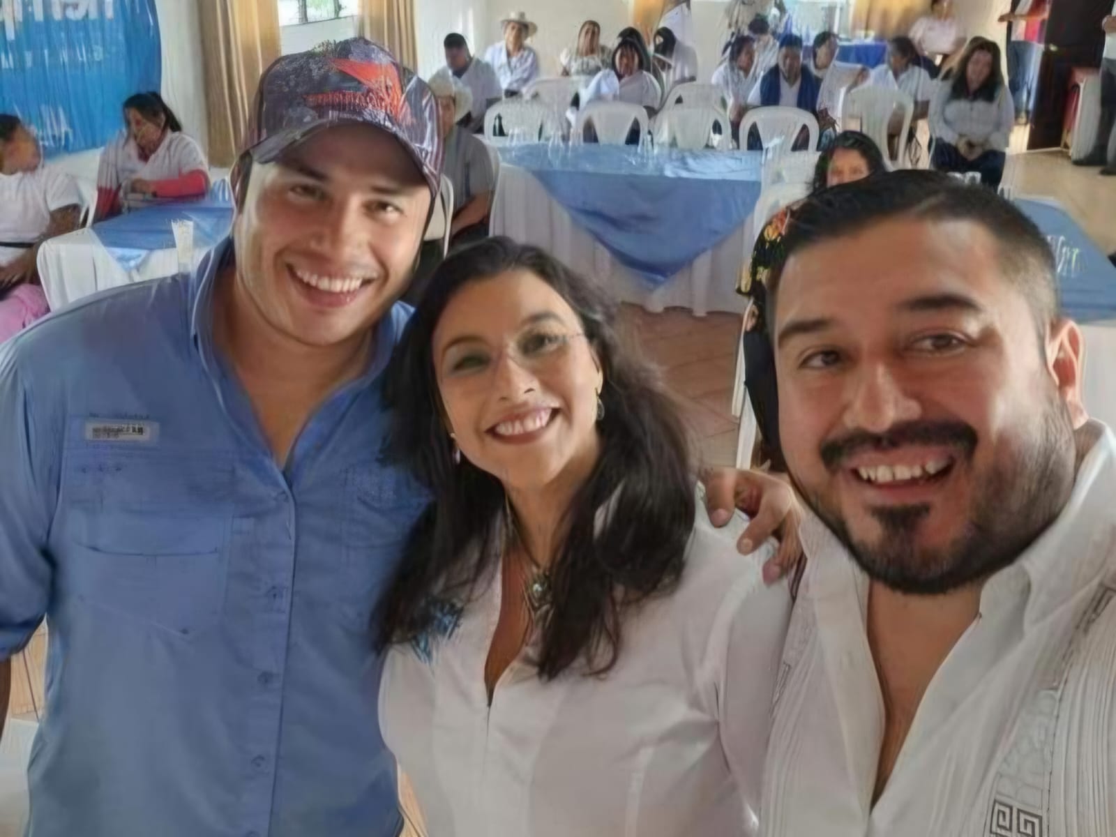 Javier Gramajo (a la derecha) y la diputada Shirley Rivera, junto con otro miembro de grupo que para entonces promovía la creación del partido Nuevos Tiempos.