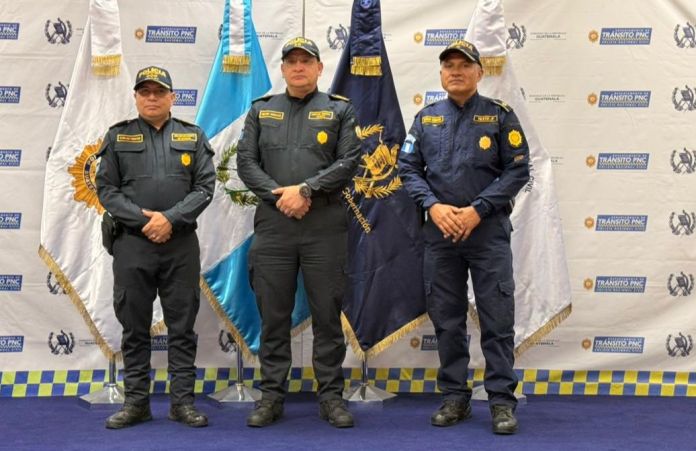 El ministro de Gobernación hizo el anuncio del nombramiento y seguidamente fueron juramentos por el director general adjunto de la PNC. Foto La Hora: PNC