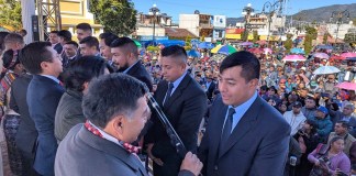 Junta Directiva de los 48 Cantones de Totonicapán, a la derecha Eduardo Crescencio Tax. Foto La Hora: Esta foto es de una publicación. Ver publicación Totovision Totonicapán