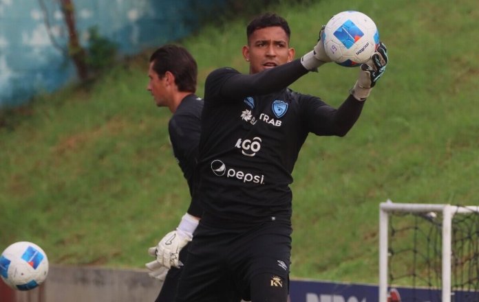 Luis Fernando Tena aseguró que Kenderson Navarro será el portero titular de Guatemala ante la ausencia de Nicholas Hagen.