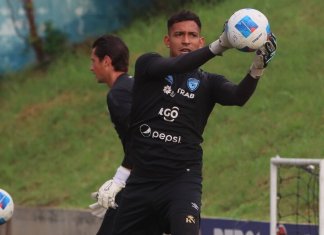 Luis Fernando Tena aseguró que Kenderson Navarro será el portero titular de Guatemala ante la ausencia de Nicholas Hagen.