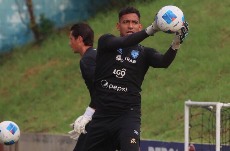 Luis Fernando Tena aseguró que Kenderson Navarro será el portero titular de Guatemala ante la ausencia de Nicholas Hagen.