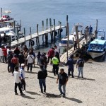 Seis personas fueron rescatadas y dos fallecidas tras naufragio de lancha en el lago de Atitlán. Foto: PMT Panajachel