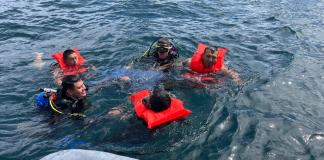 Lancha volcó en el Lago de Atitlán mientras se dirigía de Panajachel hacia San Juan La Laguna. Foto La Hora: CVB.