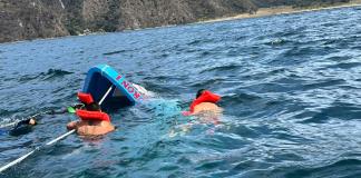 Lancha volcó en el Lago de Atitlán mientras se dirigía de Panajachel hacia San Juan La Laguna. Foto La Hora: CVB.