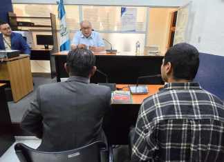 Ante falta de petición de MP contra marero por ataques a PNC, juez calificó como un «elemento más» video con indicios La resolución del juez de turno, Ángel Contreras, revela la falta de petición del MP para ligar a proceso a "Liro Rebelde" a los ataques contra PNC. Foto: La Hora