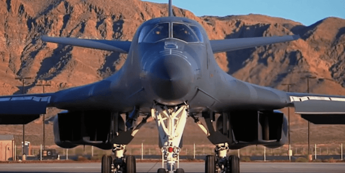 Los más de 150 aviones, 3 agencias de inteligencia y drones usados por EE.UU. en la captura de Maduro