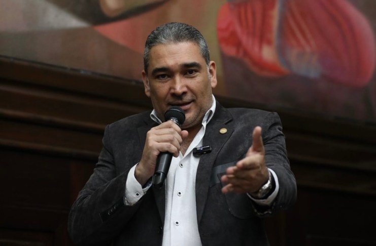 El diputado del partido Cabal, Luis Aguirre, en el Congreso, en agosto de 2024. Foto La Hora: Congreso.