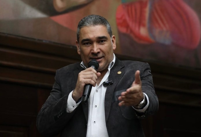 El diputado del partido Cabal, Luis Aguirre, en el Congreso, en agosto de 2024. Foto La Hora: Congreso.