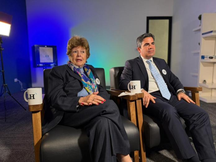Astrid Lemus y Luis Fernando Lemus son los candidatos a magistrados titular y suplente, respectivamente, impulsados por la planilla Unidad x la Democracia. Foto La Hora: Víctor Cruz.