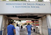 Las autoridades de Salud recomiendan identificar de manera temprana los síntomas y evitar el contacto con otras personas para reducir el riesgo de contagio. Foto La Hora: MSPAS