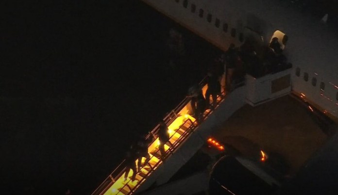 Maduro Maduro llega esposado a Nueva York para enfrentar cargos por narcoterrorismo