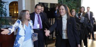 La líder opositora María Corina Machado llega para asistir a una reunión con el secretario general de la OEA, Albert R. Ramdin, este martes en Washington (Estados Unidos). Foto: La Hora/ EFE/ Octavio Guzmán